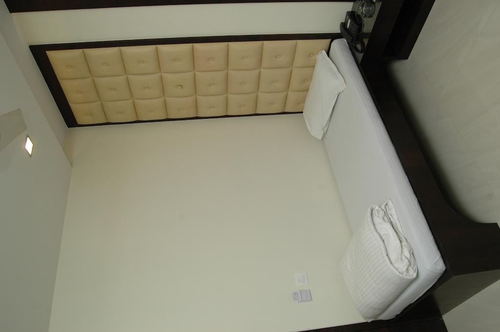 Causeway, Colaba Hotel Bombaj