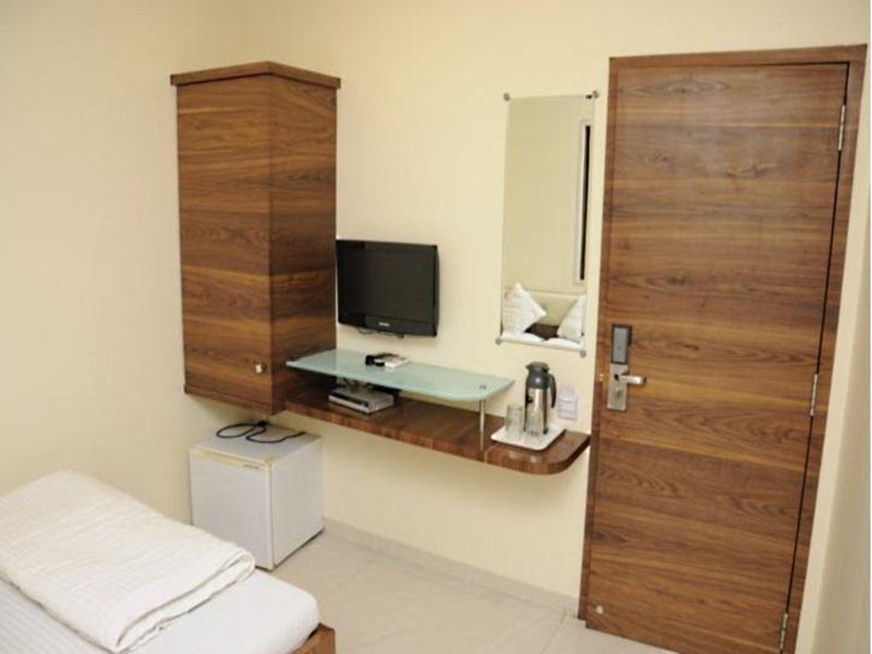 Causeway, Colaba Bombaj