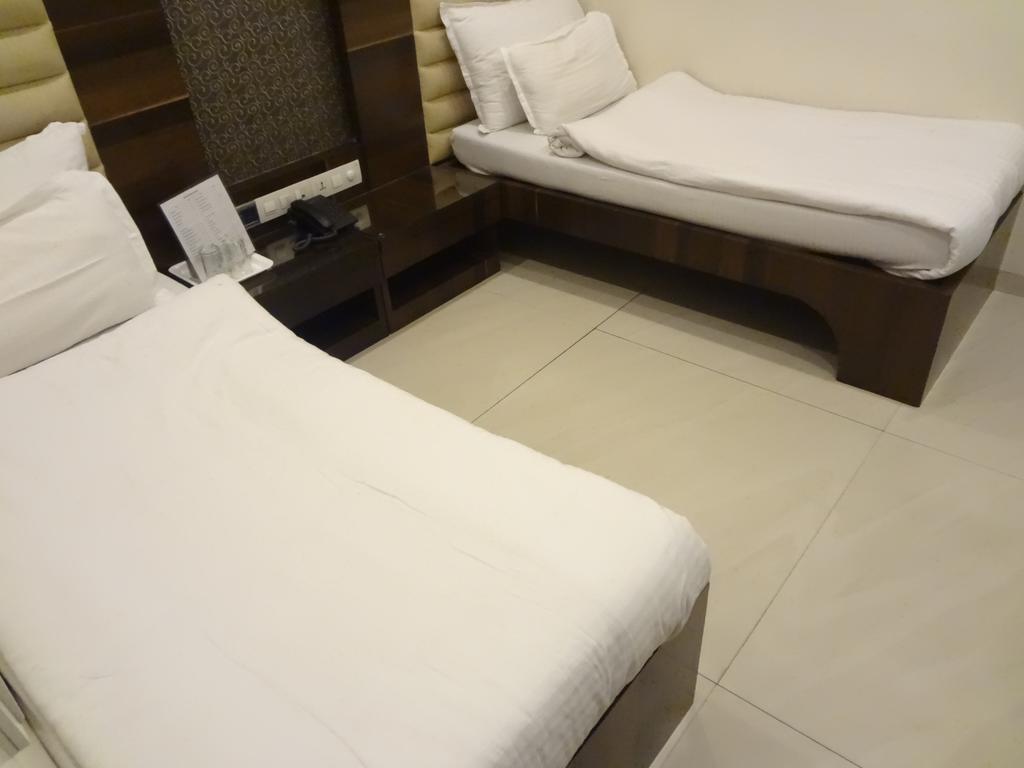 Causeway, Colaba * Bombaj